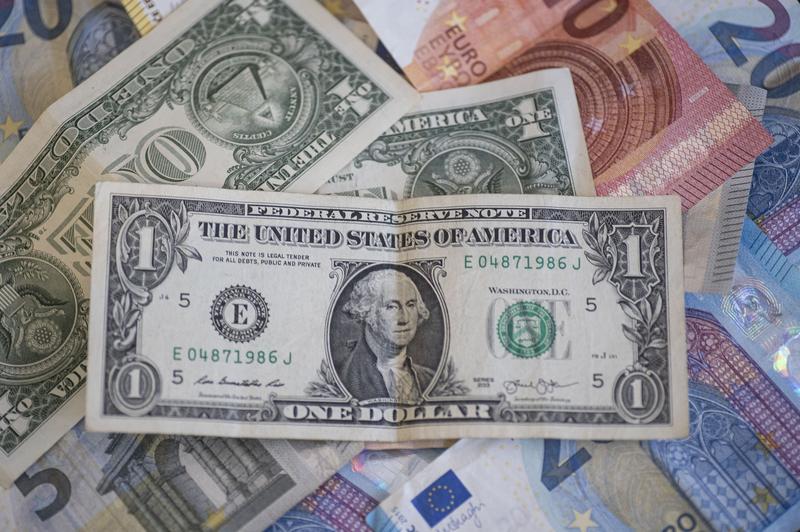 Bancnote euro, dolari, Foto: Nicolas Economou/NurPhoto / Shutterstock Editorial / Profimedia
