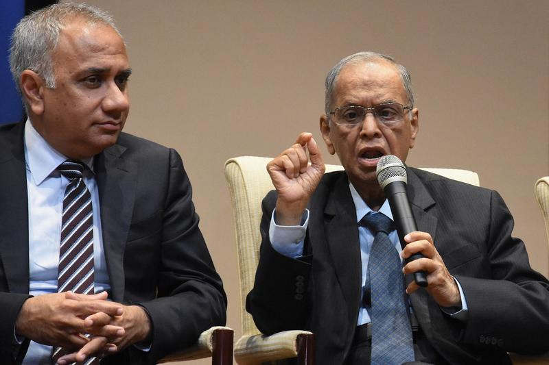 N.R. Narayana Murthy (dreapta), Foto: Manjunath KIRAN / AFP / Profimedia