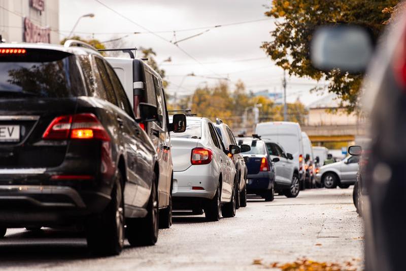 Trafic aglomerat în București, Foto: Inquam Photos / Cosmin Enache