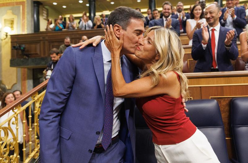 Yolanda Diaz alaturi de Pedro Sanchez in parlament, Foto: Alberto Ortega / Zuma Press / Profimedia