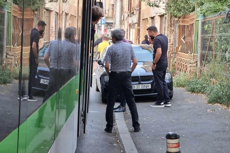 Tramvai Imperio blocat de un BMW parcat neregulamentar, Foto: Hotnews / Catiușa Ivanov