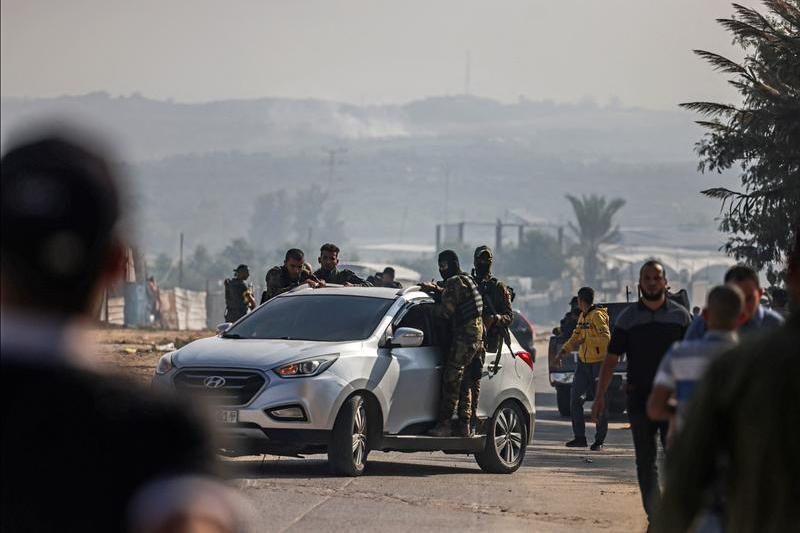 Luptători palestinieni din Gaza au atacat Israelul, Foto: MOHAMMED ABED / AFP / Profimedia