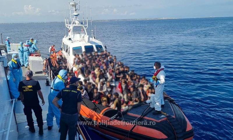 ​Poliţişti de frontieră români, în misiune de salvare a unor migranţi în Mediterana, Foto: politiadefrontiera.ro