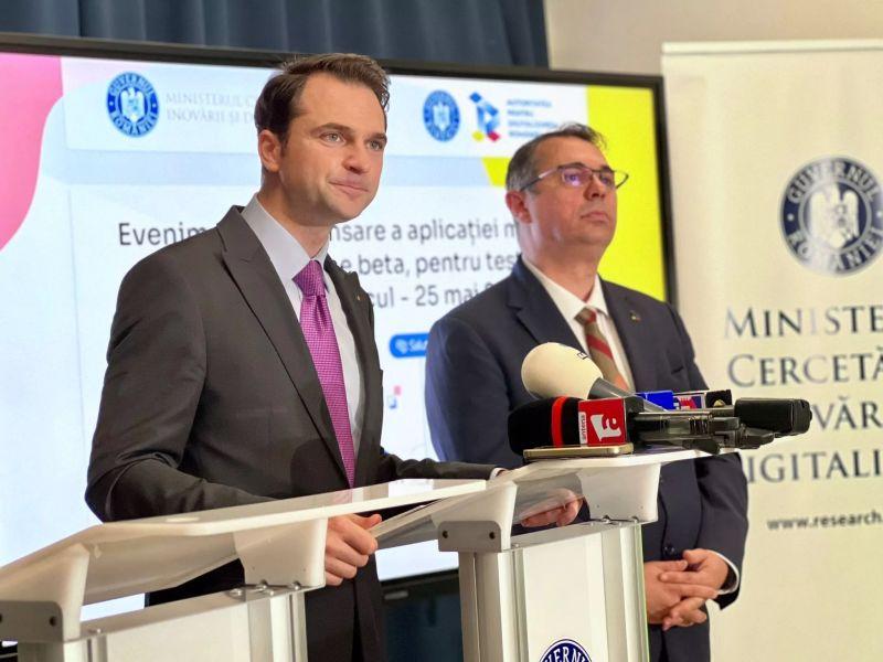 Sebastian Burduja și Dragoș Vlad la lansarea RoeID, Foto: MCID