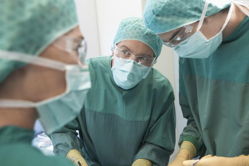 medici în sala de operație, Foto: Jochen Sand / Mood Board / Shutterstock Editorial / Profimedia