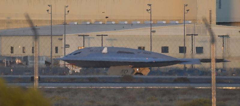 Bombardierul B-21 Raider a făcut primul test în zbor, Foto: Gene Blevins / Zuma Press / Profimedia