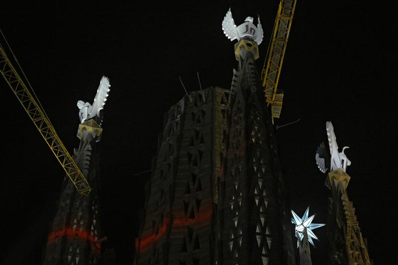 Sagrada Familia lumineaza turnurile evanghelistilor, Foto: Josep LAGO / AFP / Profimedia