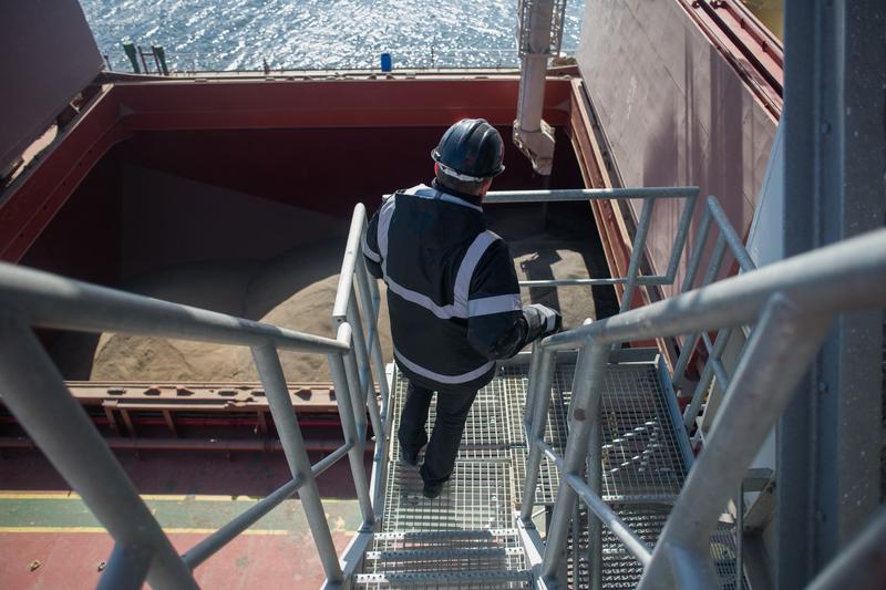 Portul Constanța este cel mai mare port de la Marea Neagră și una dintre principalele porți de intrare a cerealelor ucrainene în UE, Foto: Laine Nathan/ABACA / Abaca Press / Profimedia