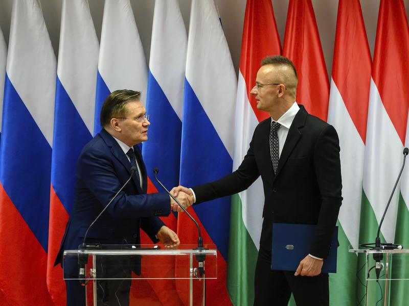 Peter Szijjarto alaturi de Aleksei Lihacev, directorul Rosatom, Foto: Tamas Vasvari / Associated Press / Profimedia Images