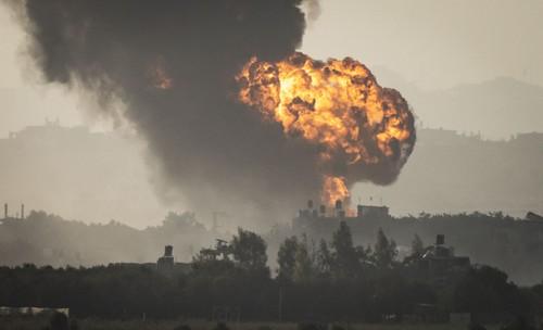 O explozie în urma unui atac aerian în partea de nord a Fâșiei Gaza, văzută din Sderot, sudul Israelului, Foto: Andy Stenning / MirrorPix / Profimedia Images