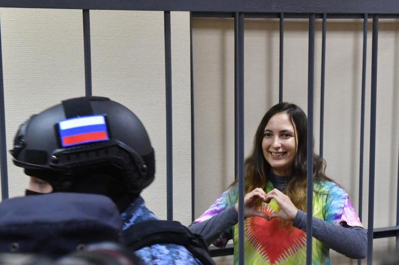 artista rusa Alexandra Skochilenko a fost condamnata la 7 ani de inchisoare pentru mesaje anti-razboi in supermarketuri, Foto: Olga MALTSEVA / AFP / Profimedia