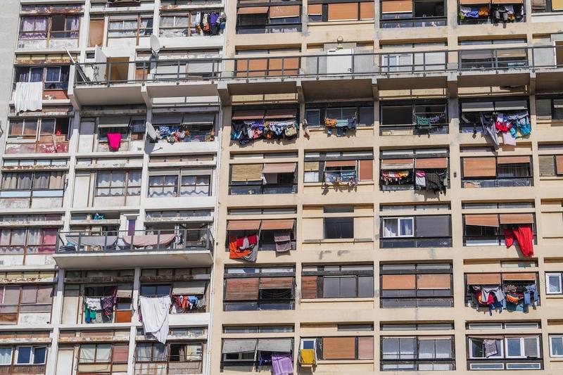 Criza ploșnițelor. Lucruri scoase la uscat într-un bloc din Marsilia, Foto: Shutterstock Editorial / Profimedia Images