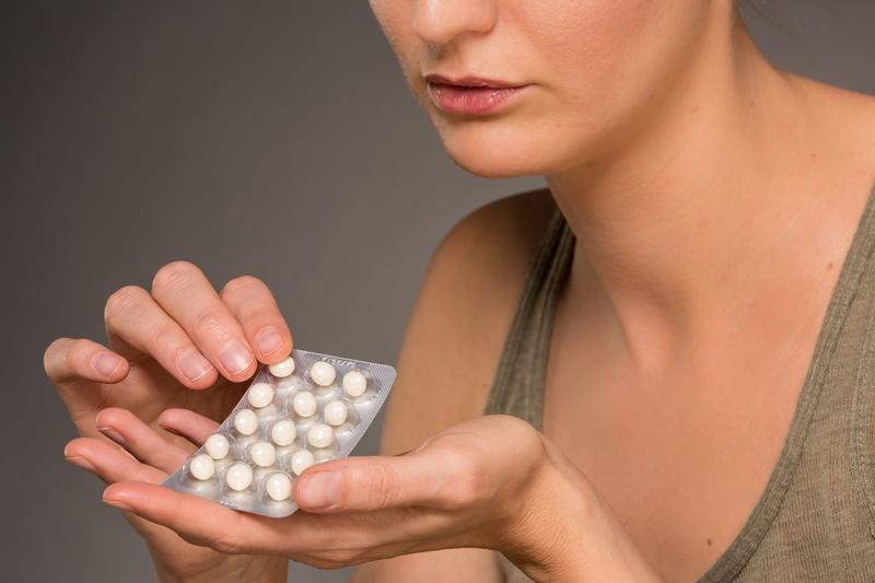 Femeie care ia medicamente, Foto: GARO/PHANIE / Shutterstock Editorial / Profimedia