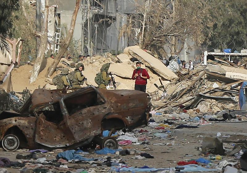 Soldați israelieni și palestinieni în nordul Fâșiei Gaza, Foto: ashraf amra / AFP / Profimedia