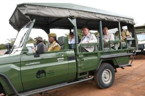 Președintele Klaus Iohannis se plimbă în Parcul Național Nairobi, alături de soția sa, Foto: Kenya Wildlife Service