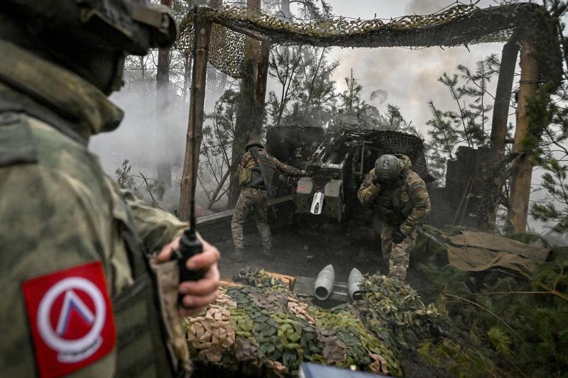 Poziție de artilerie rusească de pe frontul din Lîman, Foto: Stanislav Krasilnikov / Sputnik / Profimedia