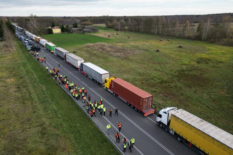 Cozi enorme de camioane la granița Polonia - Ucraina, Foto: Damien SIMONART / AFP / Profimedia