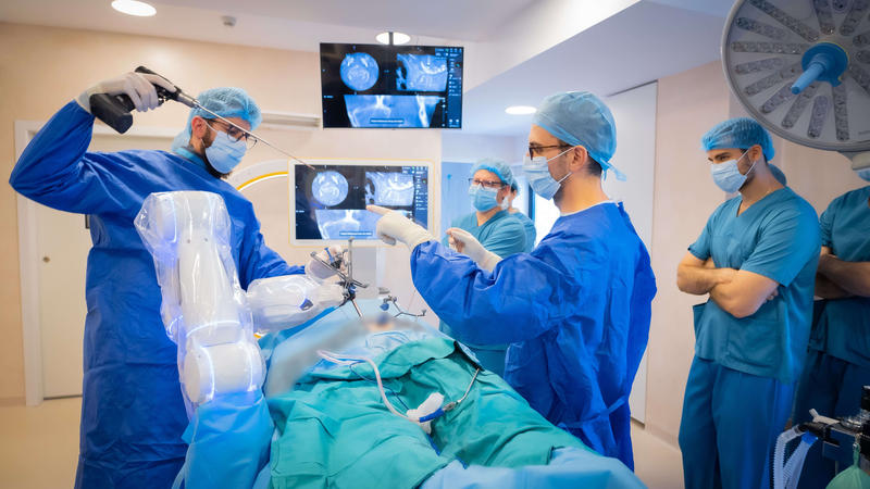 Cea mai nouă tehnologie robotică în neurochirurgie, la Spitalul MedLife Humaniatas Cluj, Foto: MedLife