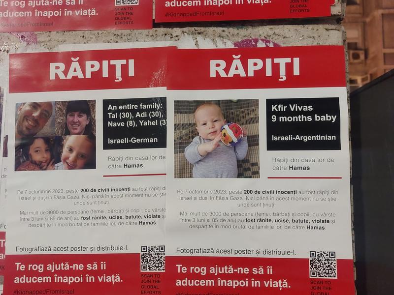 Copii răpiți de Hamas - afișe în Bucuresti , Foto: Hotnews / Clarice Dinu