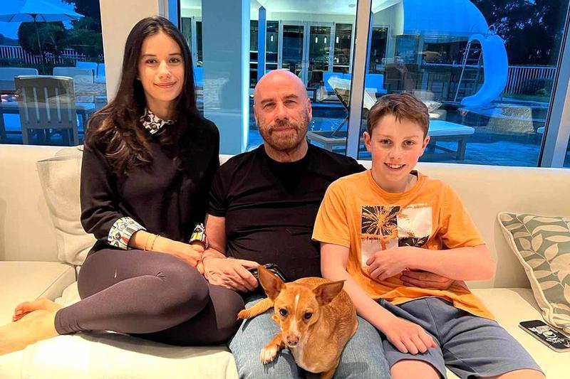John Travolta alaturi de 2 dintre cei 3 copii ai sai, Ella si Ben, Foto: PLANET PHOTOS / Planet / Profimedia