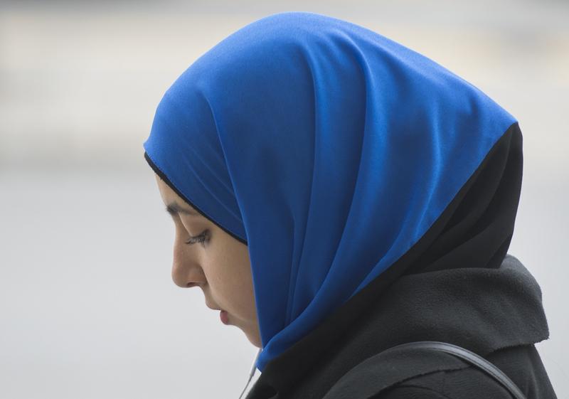 Femeie musulmana purtand hijabul traditional, Foto: Graham Hughes / PA Images / Profimedia