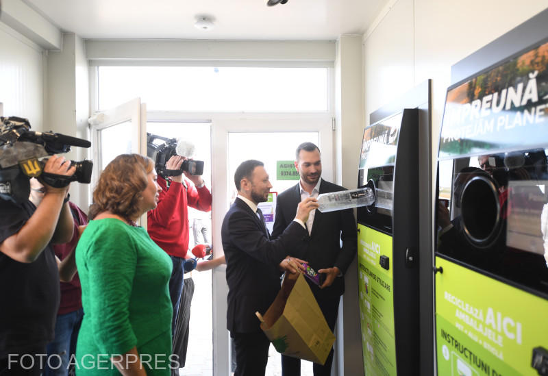 Colectarea ambalajelor reciclabile - sistemul garanție-returnare SGR, Foto: Agerpres