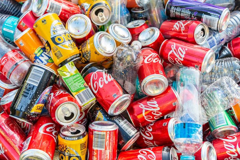 Ambalaje din aluminiu si din plastic, Foto: Andrey Moisseyev, Dreamstime.com