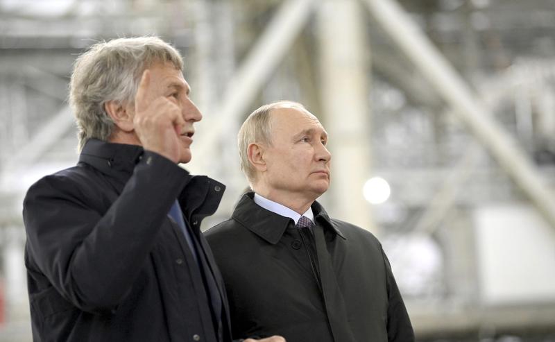 Leonid Mikhelson alaturi de Vladimir Putin, Foto: Alexander Kazakov/Kremlin Pool / Zuma Press / Profimedia