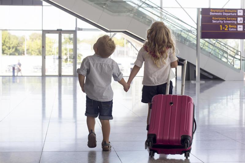 Copii la aeroport, Foto: Shutterstock