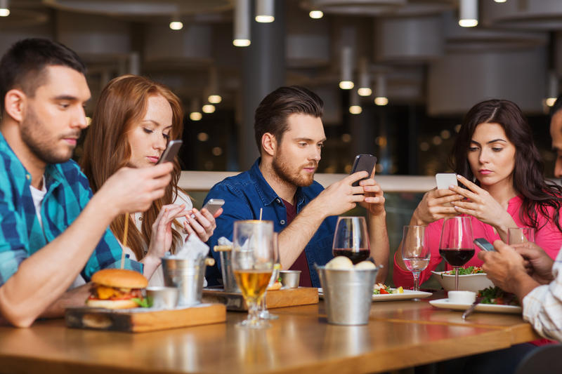 Oameni, prieteni, distractie, Foto: Shutterstock