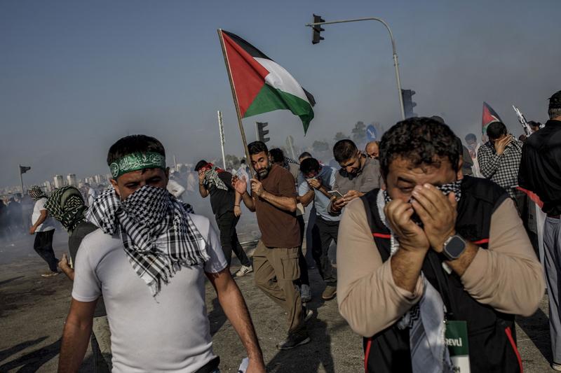 Manifestaţie pro-palestiniană în apropiere de baza militară Incirlik, dispersată de poliția turcă, Foto: Can EROK / AFP / Profimedia