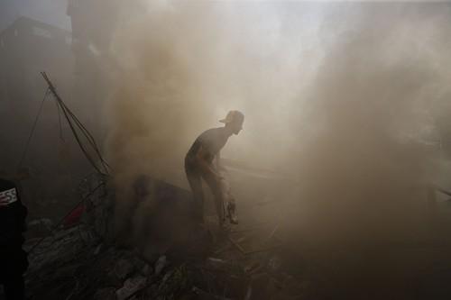 Operațiuni de cautare și salvare după bombardamentele israeliene în Fâșia Gaza, Foto: AA / Abaca Press / Profimedia