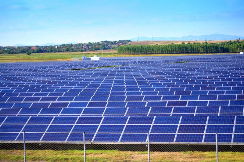 Imagine asociată subiectului: Autorizație pentru un parc fotovoltaic de peste 1.200 MW în județul Arad