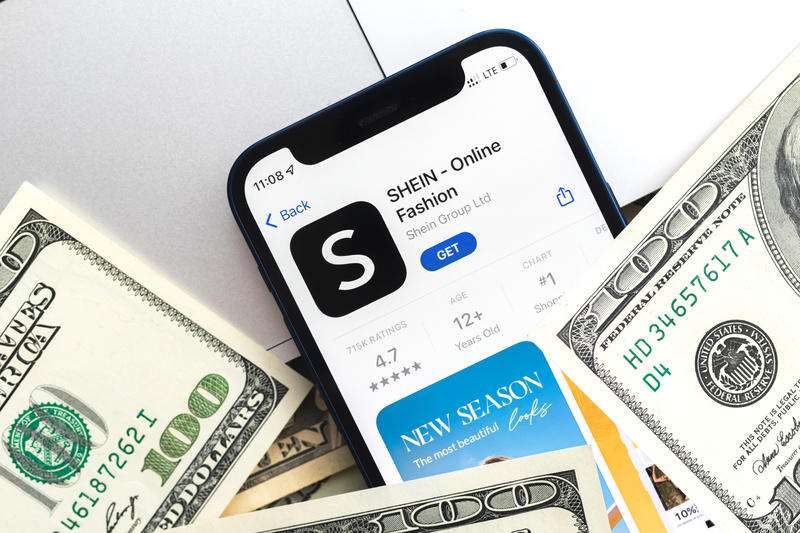 Aplicația Shein pe telefon, Foto: © Vladyslav Yushynov | Dreamstime.com