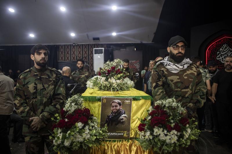 Funeraliile unui membru Hezbollah ucis în confruntările cu Israel, Foto: Bruno Thevenin / Sipa Press / Profimedia