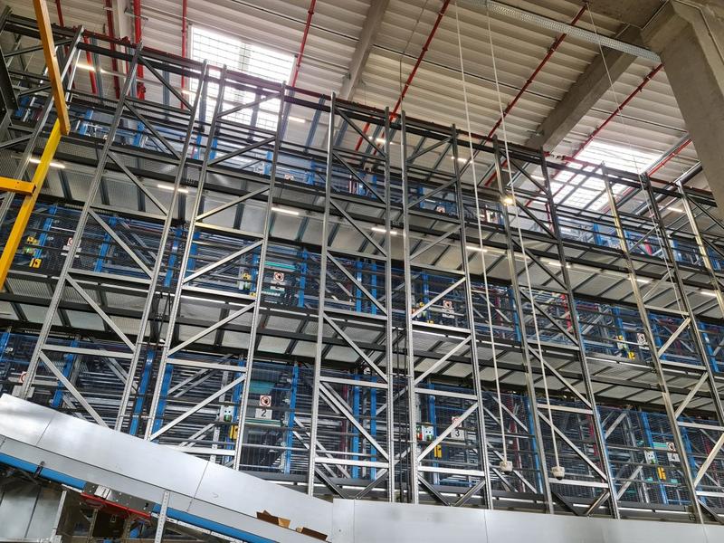 Intr-un depozit eMAG, Foto: Vlad Barza / HotNews.ro