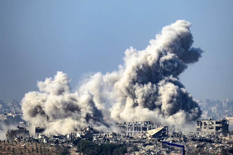 Loviturile aeriene ale Israelului au fost reluate vineri, Foto: John MACDOUGALL / AFP / Profimedia