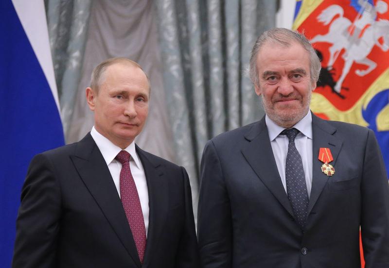 Dirijorul Valery Gergiev, decorat de Vladimir Putin în 2016, Foto: Mikhail Metzel / TASS / Profimedia