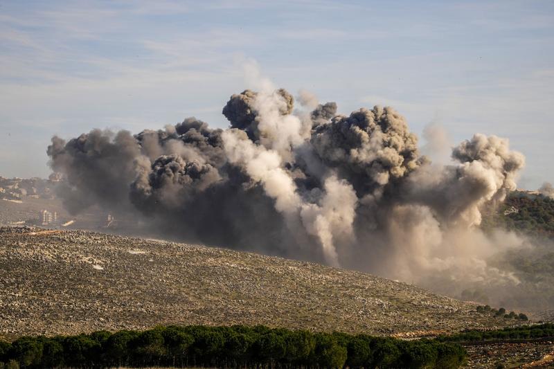 Lovituri aeriene israeliene în Yaroun (sudul Libanului), Foto: Hassan Ammar / AP / Profimedia