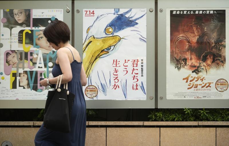 Nici macar singurul afis prezentat pentru „The Boy and The Heron” nu a dezvaluit prea multe inaintea lansarii sale in Japonia, Foto: Morio Taga / Jiji Press Photo / Profimedia Images