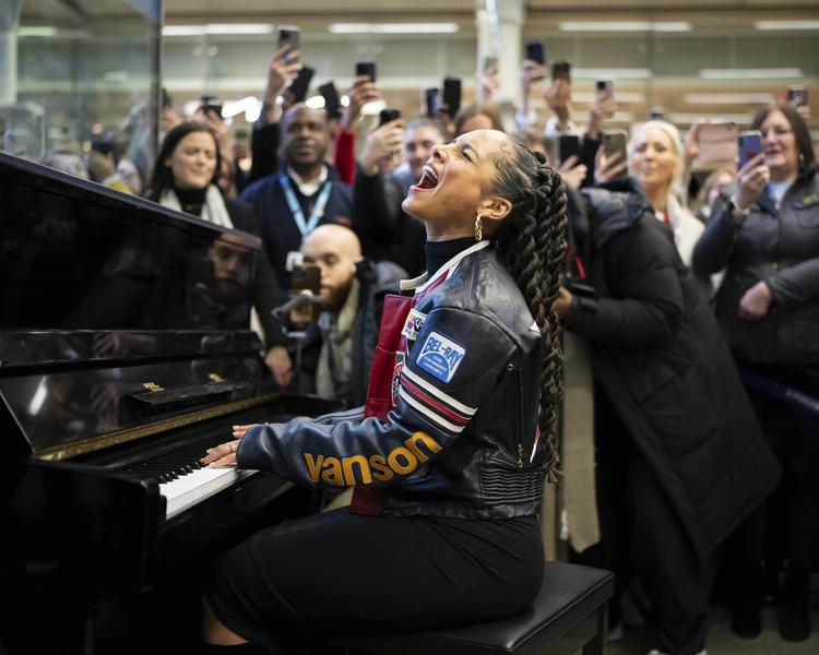 Alicia Keys, reprezentatie in metroul din Londra, Foto: Scott A. Garfitt / Associated Press / Profimedia Images
