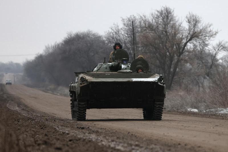 Soldați ucraineni într-un blindat de luptă, Foto: Anatolii Stepanov / AFP / Profimedia