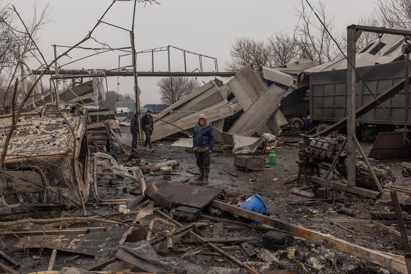 Barbati in Odesa, dupa atacul rusilor cu drone Shahed, Foto: Roman PILIPEY / AFP / Profimedia