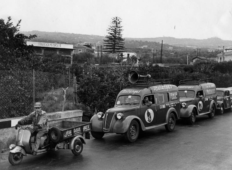 Coloana automobilelor publicitare ButanGas, Catania, anii 1950, Foto: Arhiva ButanGas
