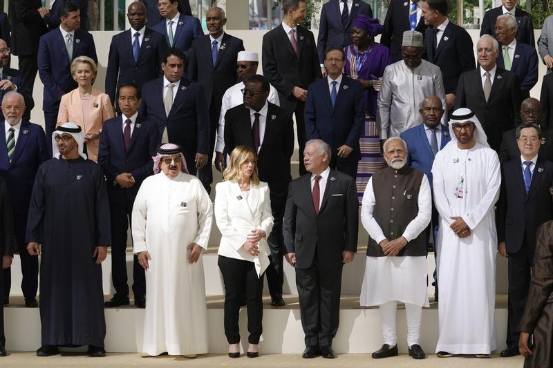 O parte a liderilor mondiali prezenti la summitul COP28 din Dubai, Foto: Peter Dejong / AP / Profimedia