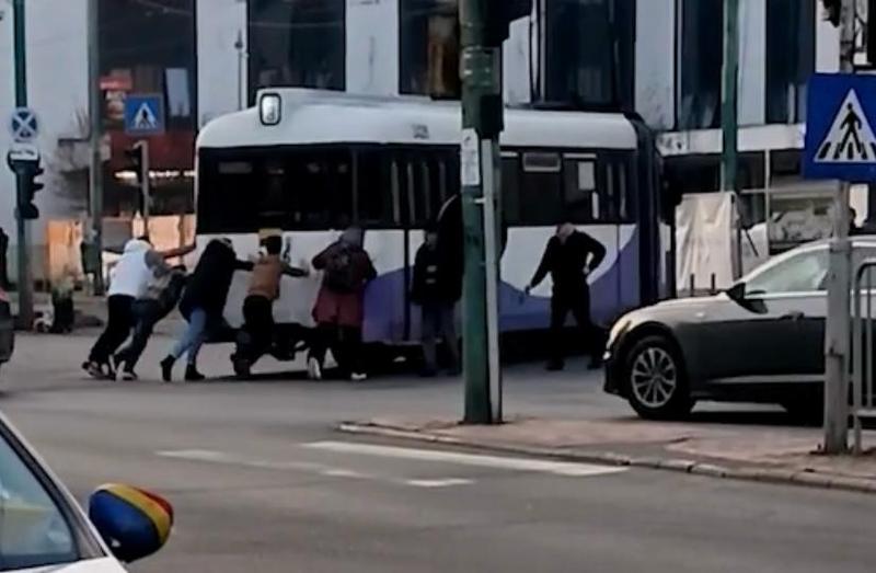 Tramvai impins de calatori, la Timisoare, Foto: Captura