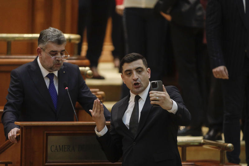 Marcel Ciolacu, discurs în Parlament bruiat de AUR, Foto: Inquam Photos / George Călin