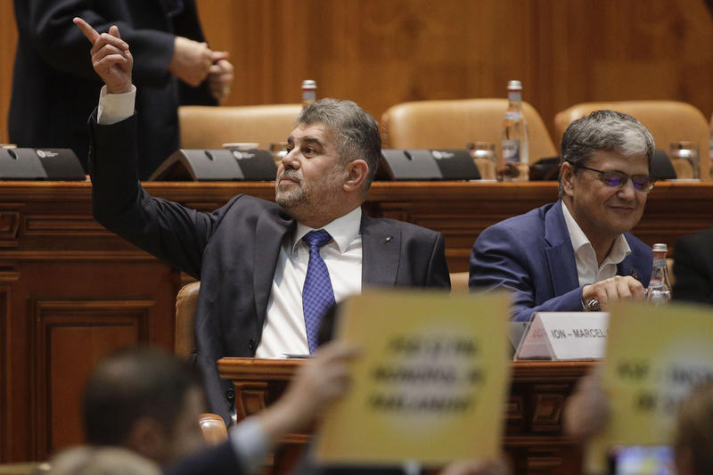 Ciolacu, la dezbaterea bugetului în Parlament, bruiat de parlamentarii AUR, Foto: Inquam Photos / George Calin