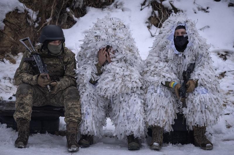 Soldați din Batalionul Siberian, format din cetățeni ruși care luptă de partea Ucrainei, Foto: Efrem Lukatsky / AP / Profimedia