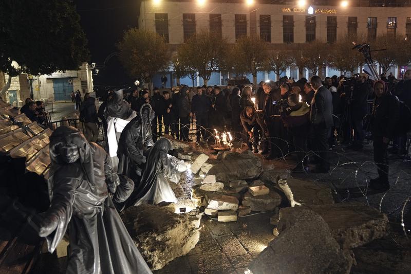 scena a Nasterii, alcatuită din pietre si sarma ghimpata in fata Bisericii Nasterii , Foto: Mahmoud Illean / AP / Profimedia